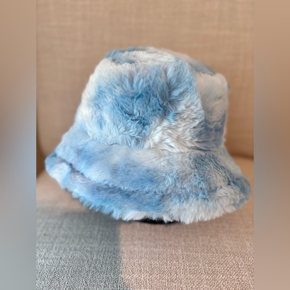 Unbranded Accessories - New Cozy Tie-Dye Blue White Winter Faux Fur Bucket Style Hat Adult Size